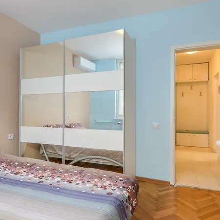 Апартаменты Comfortable One Bedroom In A Lively Area | Zona B5 | Russian Square *