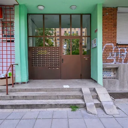 Апартаменты Comfortable One Bedroom In A Lively Area | Zona B5 | Russian Square