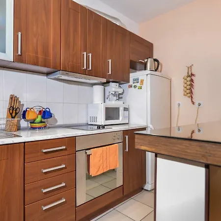 Comfortable One Bedroom In A Lively Area | Zona B5 | Russian Square