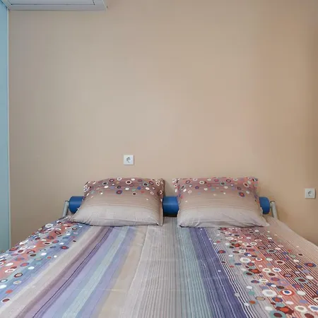 Comfortable One Bedroom In A Lively Area | Zona B5 | Russian Square