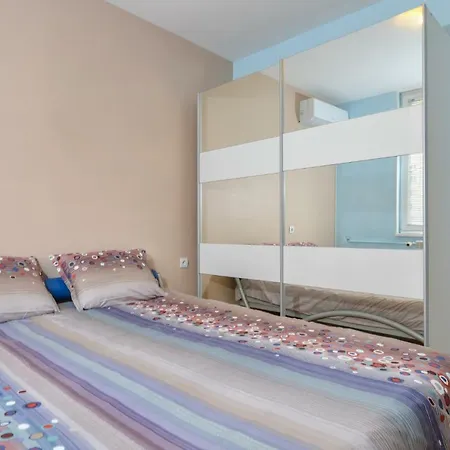 Comfortable One Bedroom In A Lively Area | Zona B5 | Russian Square Appartement