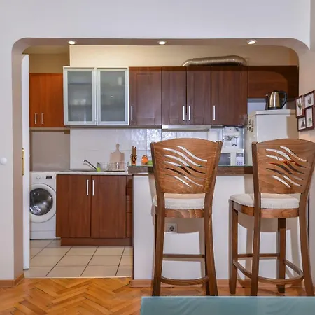 Comfortable One Bedroom In A Lively Area | Zona B5 | Russian Square