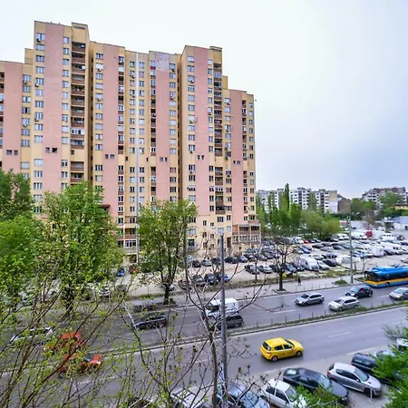 דירה Comfortable One Bedroom In A Lively Area | Zona B5 | Russian Square