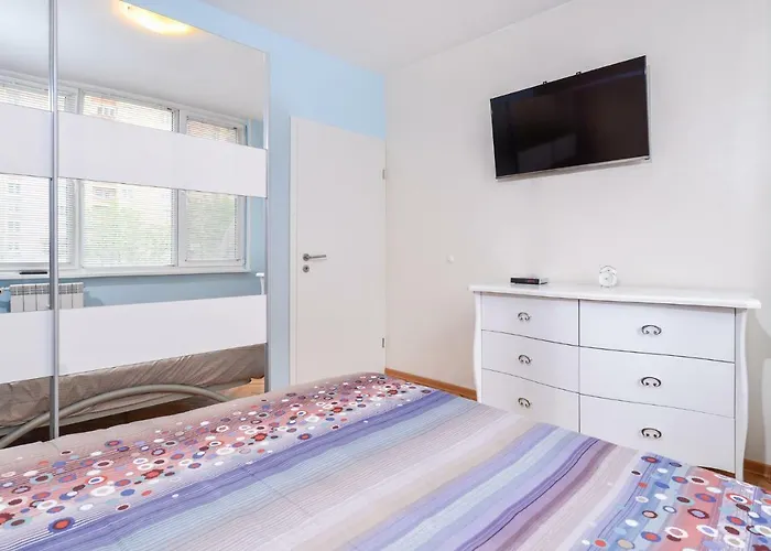 Comfortable One Bedroom In A Lively Area | Zona B5 | Russian Square *