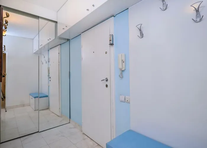 Comfortable One Bedroom In A Lively Area | Zona B5 | Russian Square *