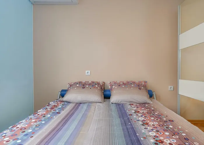 Comfortable One Bedroom In A Lively Area | Zona B5 | Russian Square