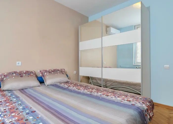 Comfortable One Bedroom In A Lively Area | Zona B5 | Russian Square Lejlighed