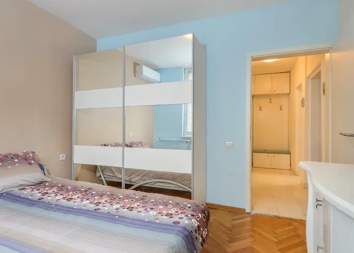 Lejlighed Comfortable One Bedroom In A Lively Area | Zona B5 | Russian Square *
