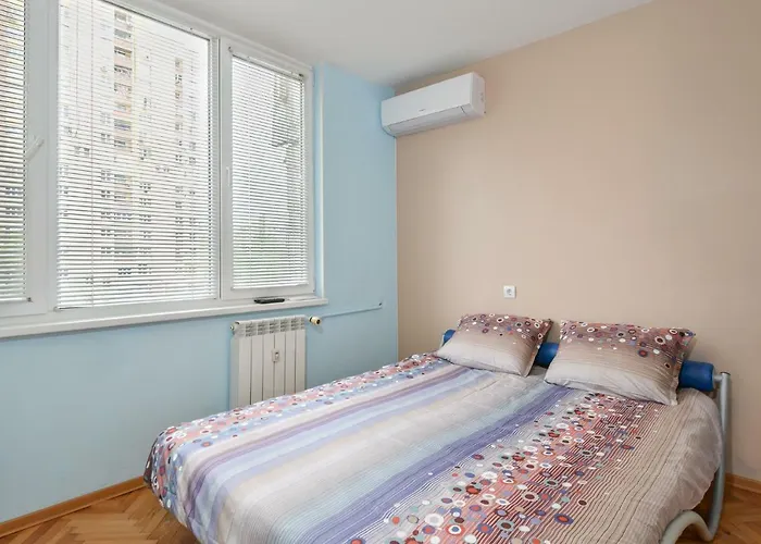Comfortable One Bedroom In A Lively Area | Zona B5 | Russian Square Lejlighed *