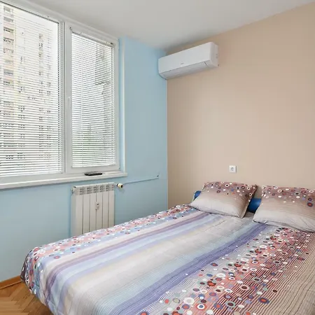 Comfortable One Bedroom In A Lively Area | Zona B5 | Russian Square Apartament *